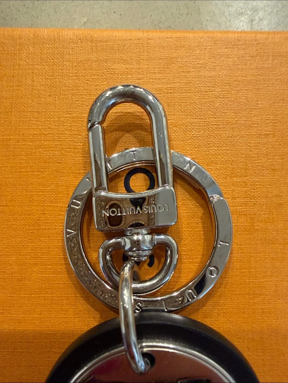 LOUIS VUITTON | ✨CLASSIC✨ LV Cut Circle Key Holder and Bag Charm